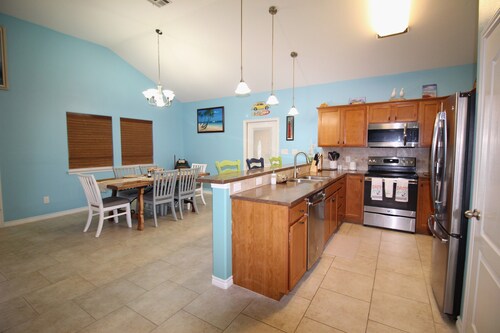 Welcome to Casa del Mar! Less than a mile away from beach!