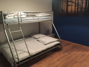 2 bedrooms, WiFi, bed sheets