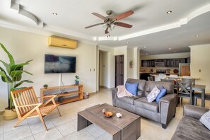 Smart TV - Spacious, Luxury Condo "Pez Vela" near Herradura & Jaco Beaches (Jaco)