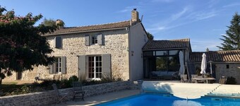 large charming house & garden, secured pool, 5 bedrooms, Niort countryside (79)