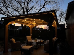 Terrace/patio - Vitality Retreat - 1 block from DT/riverfront/shops/bars (Washington)