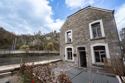 Gerenoveerde vakantiewoning naast de Ourthe voor families
