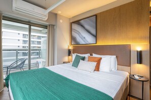 1 bedroom, bed sheets - Setin Downtown República (São Paulo)