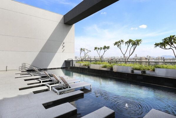 Outdoor pool - Setin Downtown República (São Paulo)