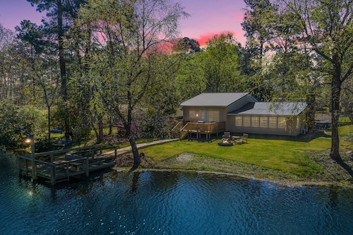 Jewel on the Lake - Relaxing Lakefront Home