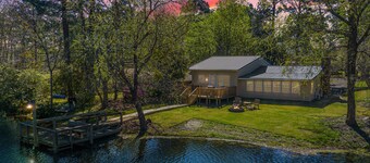 Jewel on the Lake - Relaxing Lakefront Home