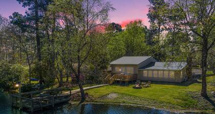 Jewel on the Lake - Relaxing Lakefront Home