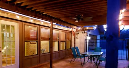 Brooks Retreat: Swimming! Game Room! Staycation!