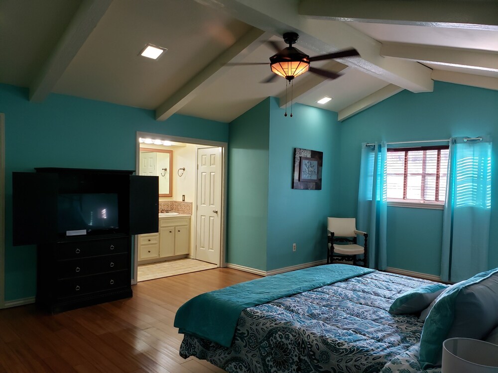 Brooks Retreat Swimming! Game Room! Staycation! Richland Hills Vrbo