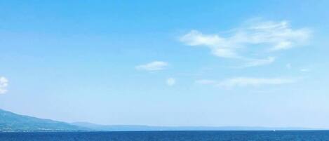 Beach nearby, beach towels, 4 beach bars