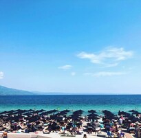 Perto da praia, toalhas de praia, 4 bares na praia 