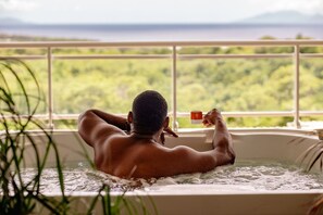 Outdoor spa tub - Oversea • Domaine de Meilly (Saint-Louis)