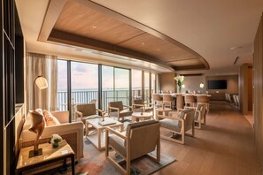 Executive lounge - Hilton Okinawa Miyako Island Resort (Miyakojima)
