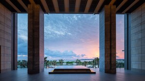 A spacious interior with large pillars and a view of the sky. - Hilton Okinawa Miyako Island Resort (Miyakojima)