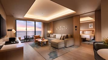 华丽套房 (Twin) | 起居区 | 55-英寸纯平电视 (配备数码频道)、电视