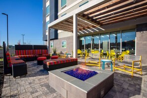 Terrace/patio - Home2 Suites By Hilton Calhoun (Calhoun)