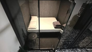 Blackout drapes, free WiFi, bed sheets