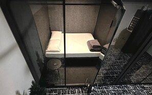 Blackout curtains, free WiFi, bed sheets - Chapter San Francisco (San Francisco)