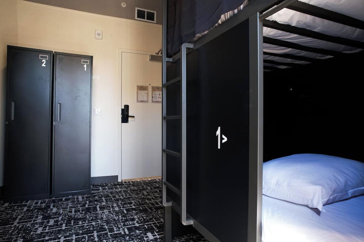 Economy slaapzaal | Verduisterende gordijnen, gratis wifi, beddengoed