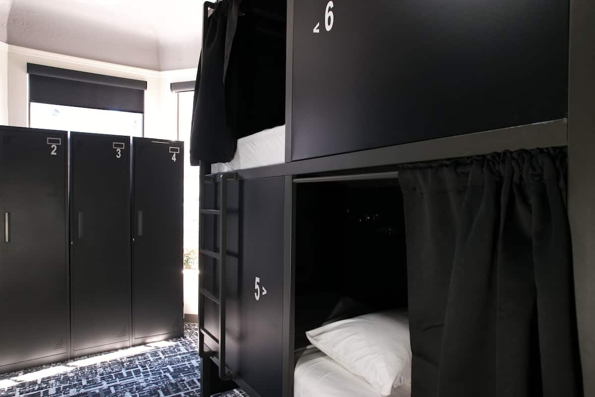 Economy slaapzaal | Verduisterende gordijnen, gratis wifi, beddengoed