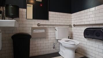 Dusche, Haartrockner, Seife, Shampoo