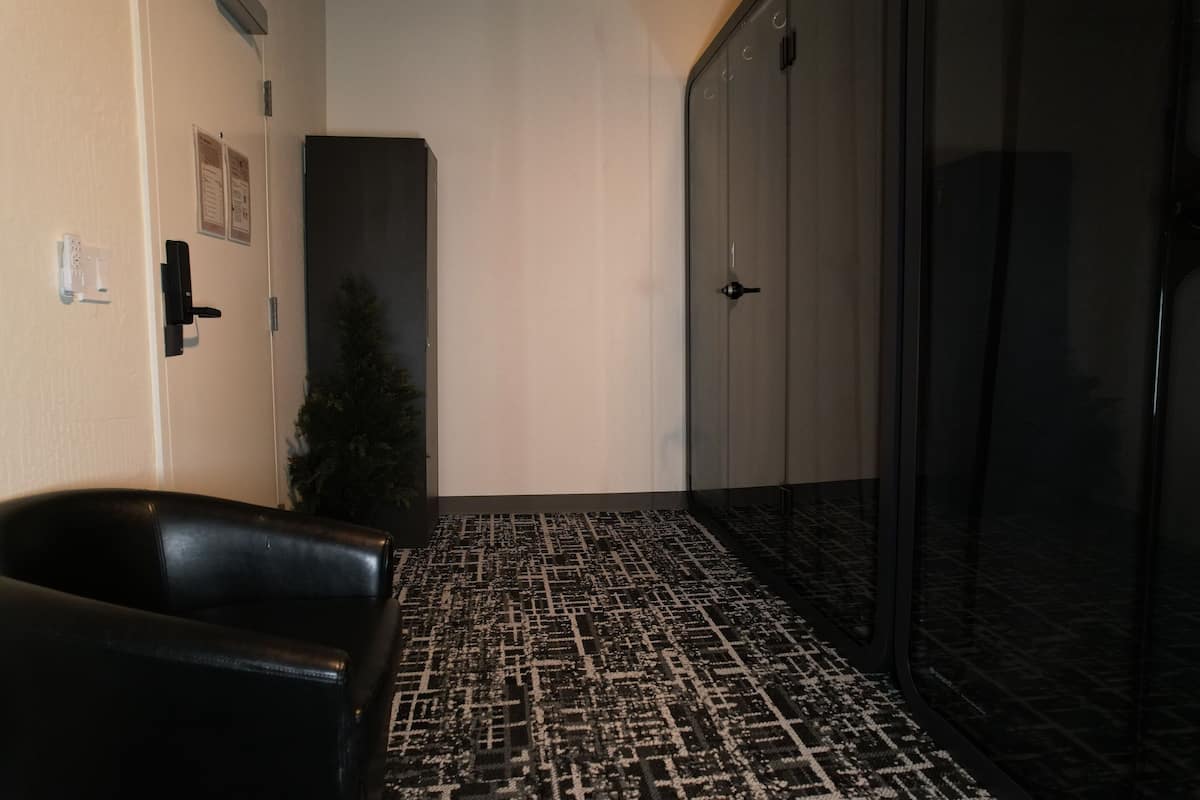 Premium Cabin Mixed Room - Sleeps 2 | Blendingsgardiner, wi-fi (inkludert) og sengetøy