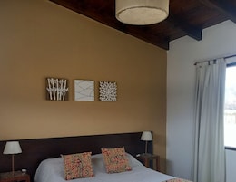 Cuna de viaje y ropa de cama