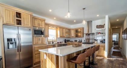 Stillwater, gorgeous new home, 3/2, near Lake Granby