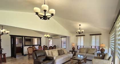 Beautiful Home in Residenciales Cubita