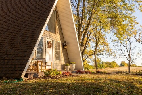 Private Wooded Escape | Hot Tub | Quiet Seclusion | Fire Pit | Games