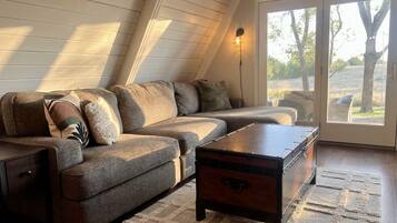 Smart-TV, Kamin, Bücher