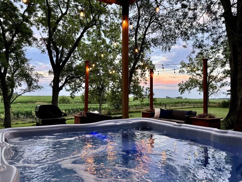 Private Cabin| Sauna | Hot Tub | Quiet Seclusion | Fire Pit | Games