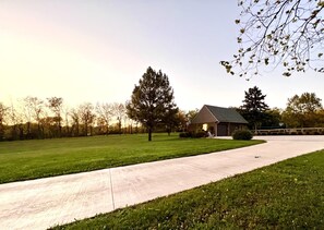 المنطقة المحيطة بالمنشأة