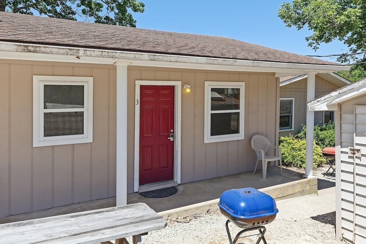 Artilla Cove Cabin 3 - Lake views -Outdoor Pool!