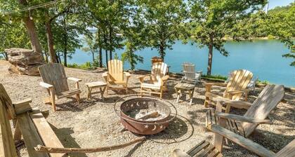 Artilla Cove Cabin 6 -Lake views- Pool & Hot Tub!