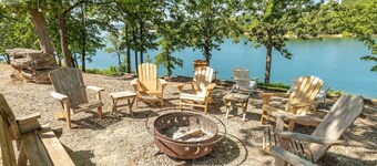 Artilla Cove Cabin 6 -Lake views- Pool & Hot Tub!