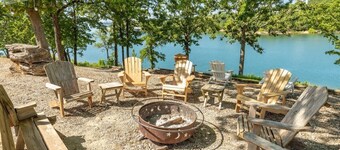 Artilla Cove Cabin 7- Lake Views- Pool & Hot Tub!