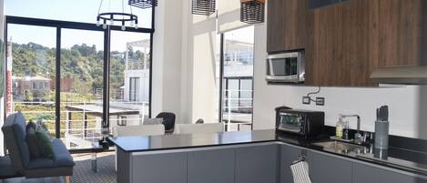 المنشأة من الداخل