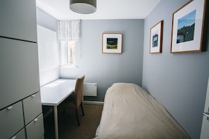 4 chambres, bureau, lit de bébé portatif, Wi-Fi