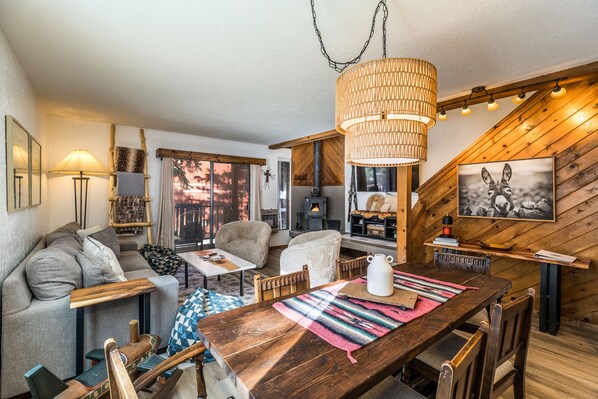 Smart TV, fireplace, books