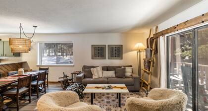 Modern Comfort & Mountain Serenity at Robin’s Nest- great parking- ground entry