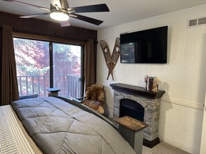 2 bedrooms, iron/ironing board, free WiFi, bed sheets - Modern Comfort & Mountain Serenity at Robin’s Nest- great parking- ground entry (Angel Fire)