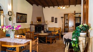 Familienhaus | Wohnbereich | 52-Zoll-Flachbildfernseher mit Digitalempfang, Fernseher