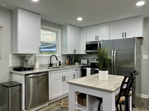 Entire- 3BR Stylish and Cozy Home - 10 min from post and downtown