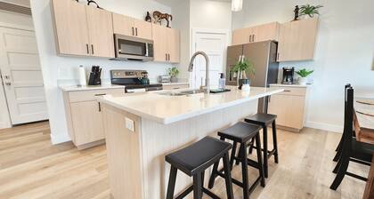 Beautiful New Kanab home with private hot tub!