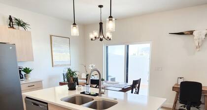 Beautiful New Kanab home with private hot tub!