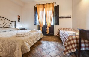 9 Schlafzimmer, Bügeleisen/Bügelbrett, Reisekinderbett, kostenloses WLAN