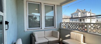 Luxury Designer 2 bedroom+office/3bed vacation home.