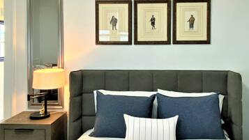 3 bedrooms, desk, iron/ironing board, travel crib