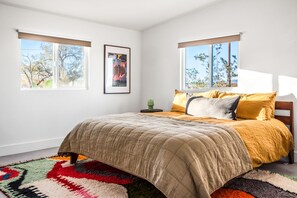 2 bedrooms, desk, iron/ironing board, free WiFi - Wonder Valley Green House (Hot Tub/BBQ/Hammocks) (Twentynine Palms)